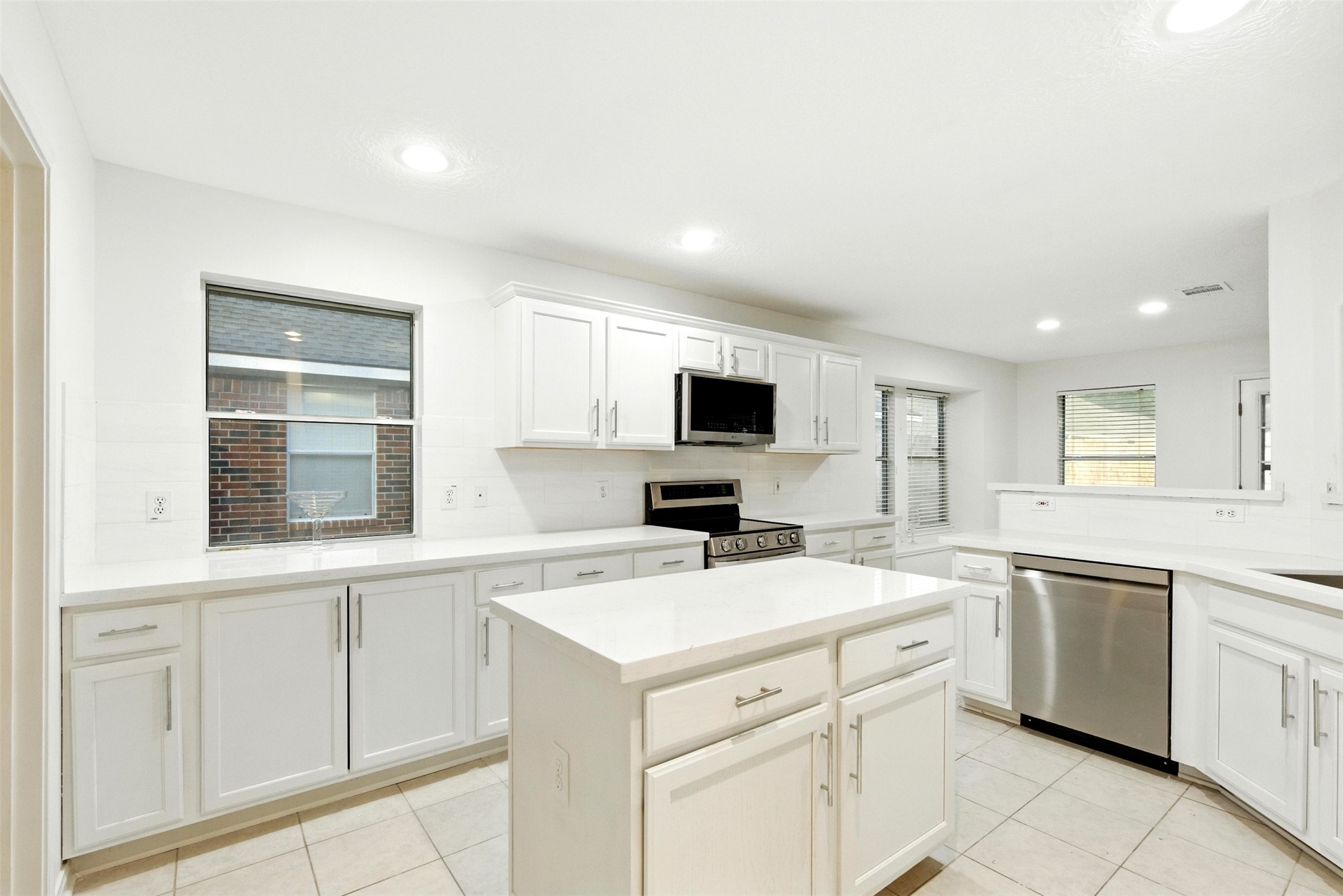 2119 Hannover Way Spring, TX 77388 - Photo 15 of 39 a kitchen that has a sink and a stove in it
