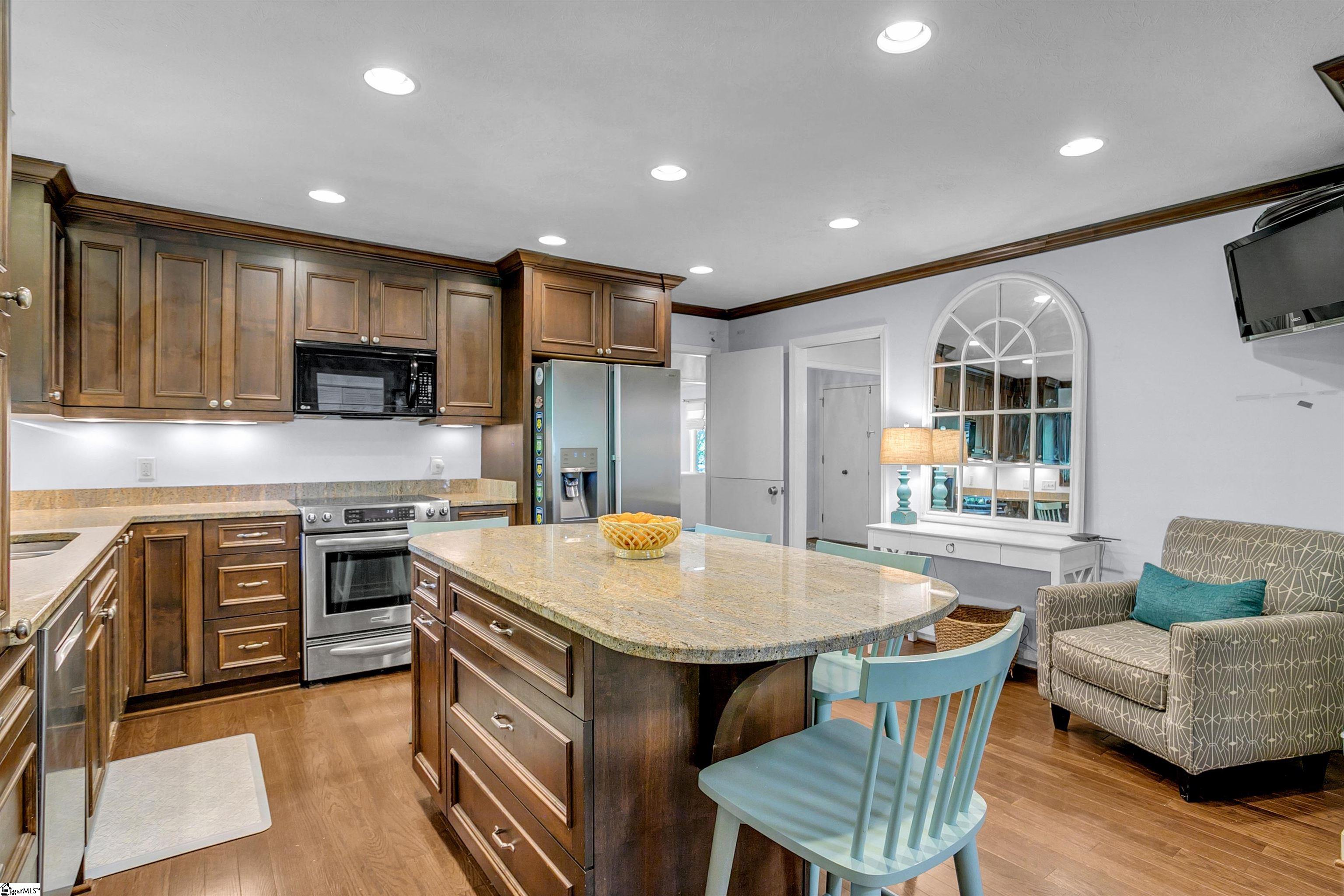 285 Henderson Road Greenville, SC 29607 - Photo 11 of 32