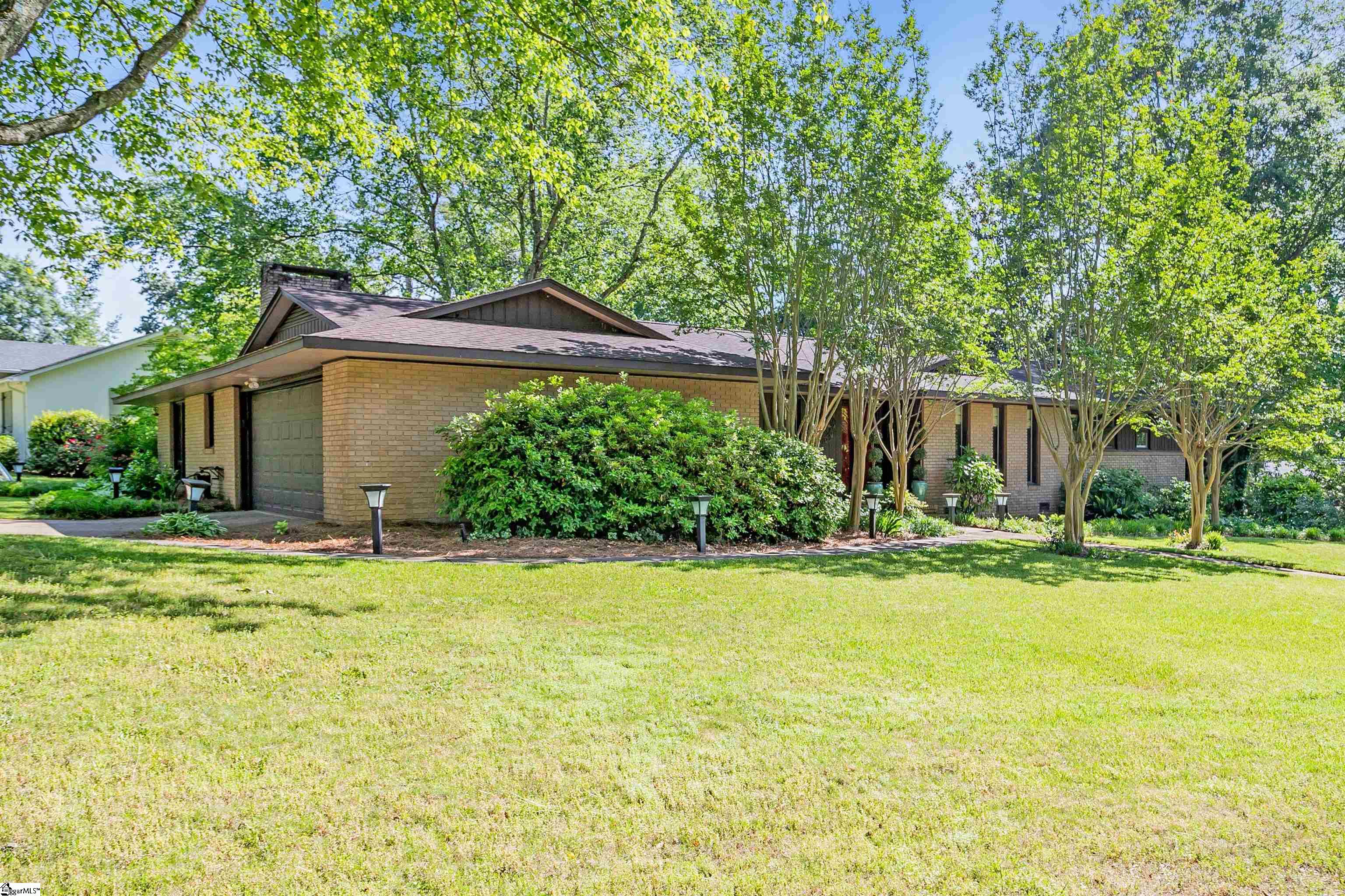 285 Henderson Road Greenville, SC 29607 - Photo 2 of 32
