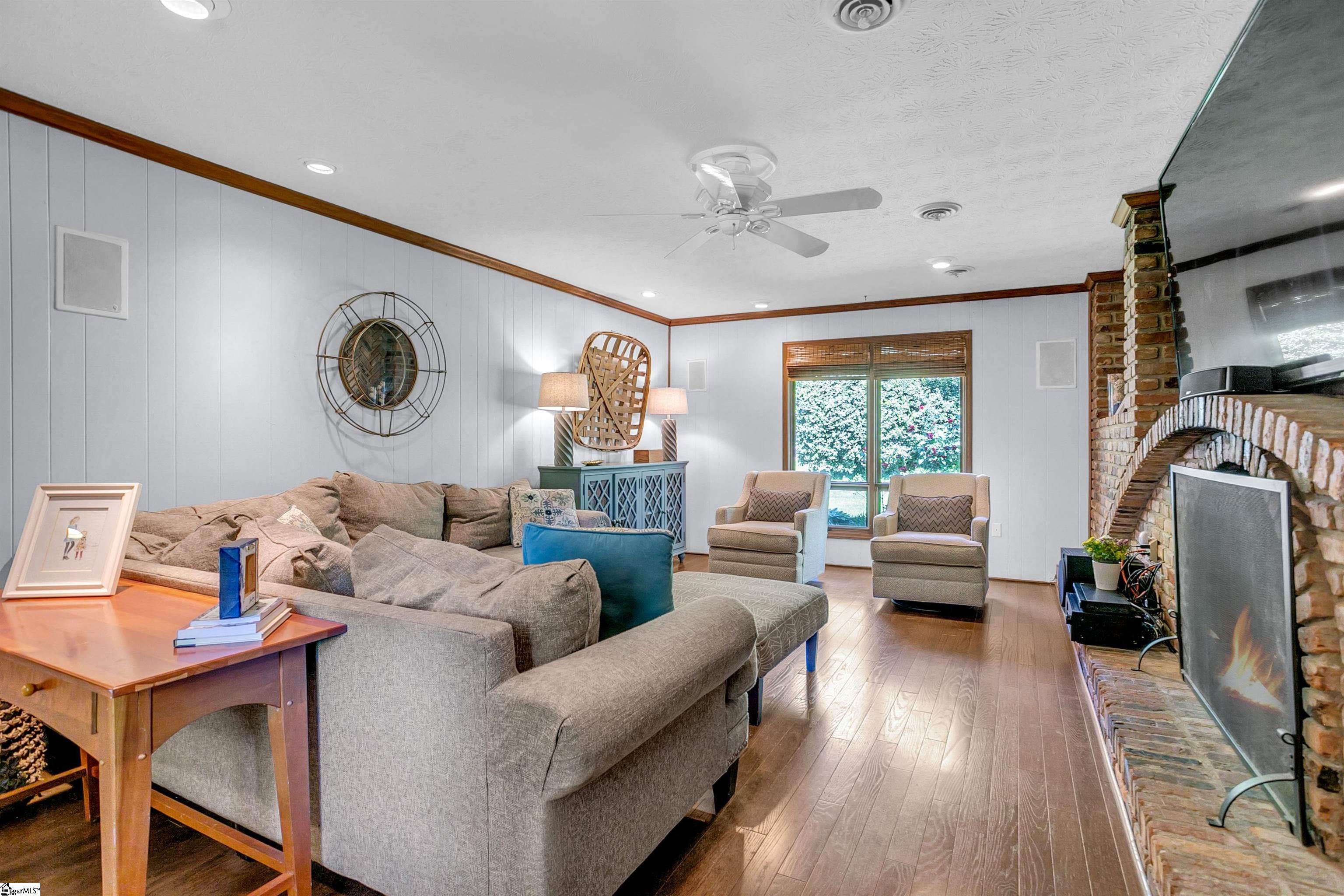 285 Henderson Road Greenville, SC 29607 - Photo 8 of 32
