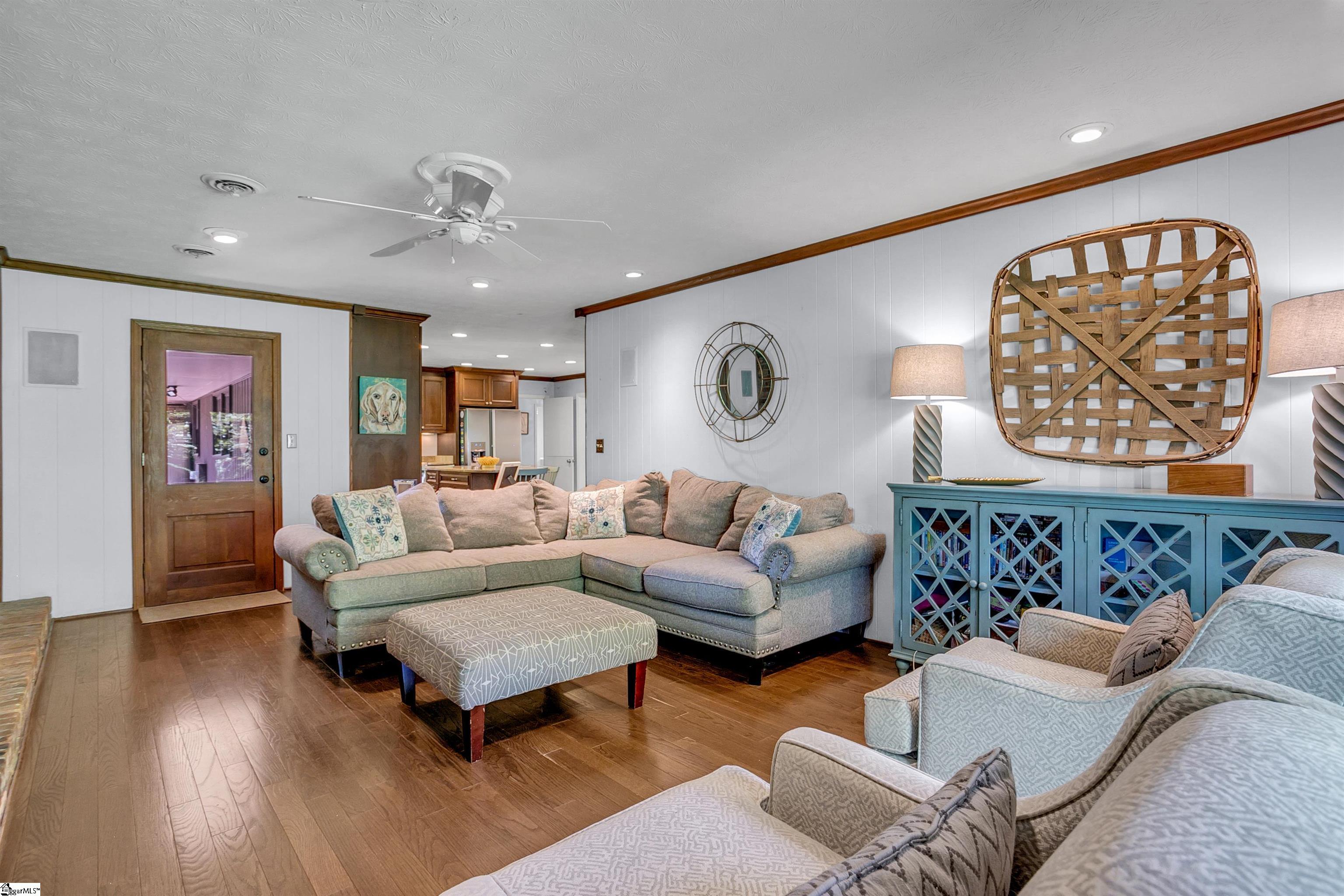 285 Henderson Road Greenville, SC 29607 - Photo 9 of 32