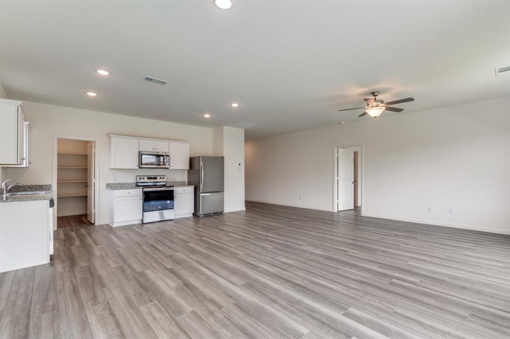 1512 Ancer Way Fort Worth, TX 76052 - Photo 4 of 12