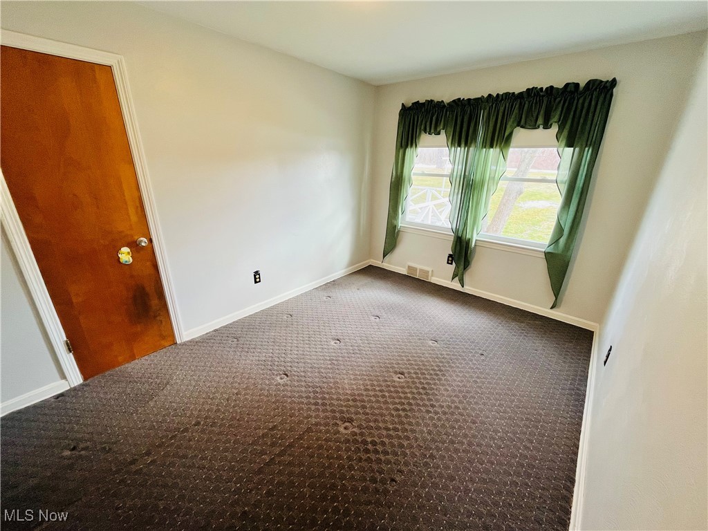 3210 Austinburg Road Ashtabula, OH 44004 - Photo 35 of 48 Spare room featuring carpet floors, visible vents, and baseboards