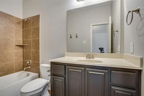 $2,690 | 4717 Hidden Pond Drive, Frisco, TX 75036