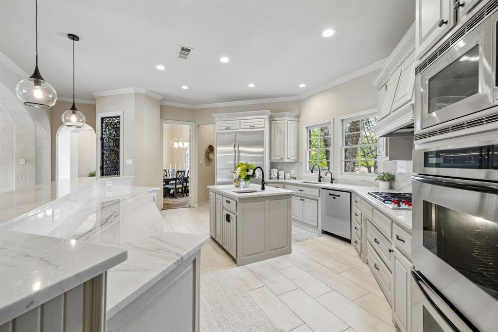 411 Marshall Road Southlake, TX 76092 - Photo 5 of 40 Recently updated in quartzite