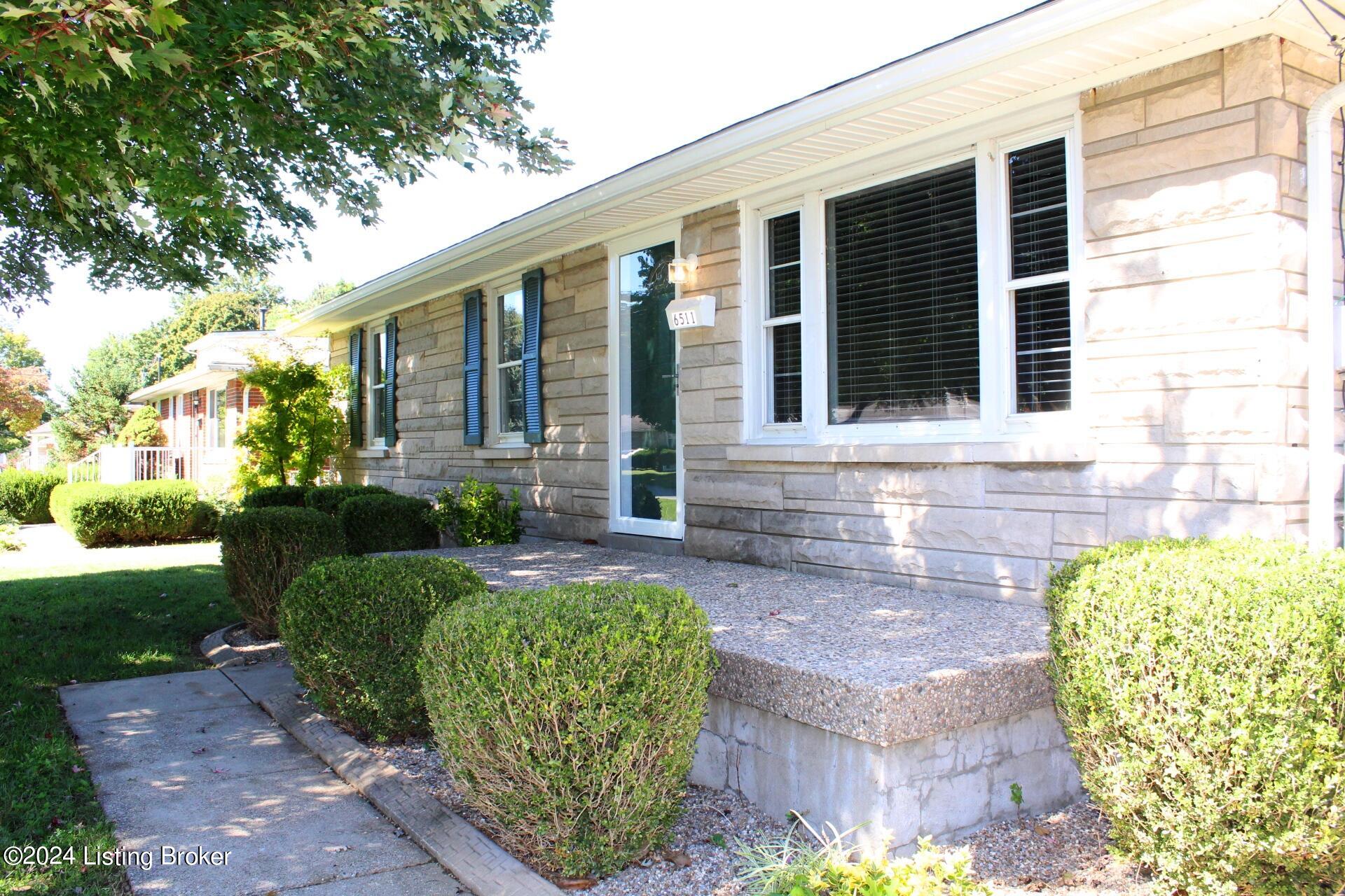 6511 Delton Road Louisville, KY 40258 - Photo 9 of 73 IMG_5793
