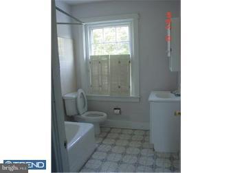 391 Sunset Road West Reading, PA 19611 - Photo 7 of 10 Bathroom