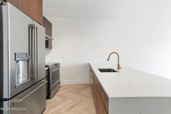 $4,975 | 100 East Putnam Avenue, Unit 210, Cos Cob, CT 06807