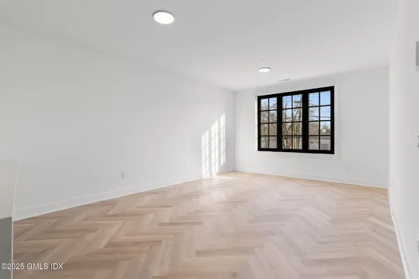$4,975 | 100 East Putnam Avenue, Unit 210, Cos Cob, CT 06807