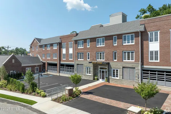 $4,975 | 100 East Putnam Avenue, Unit 210, Cos Cob, CT 06807