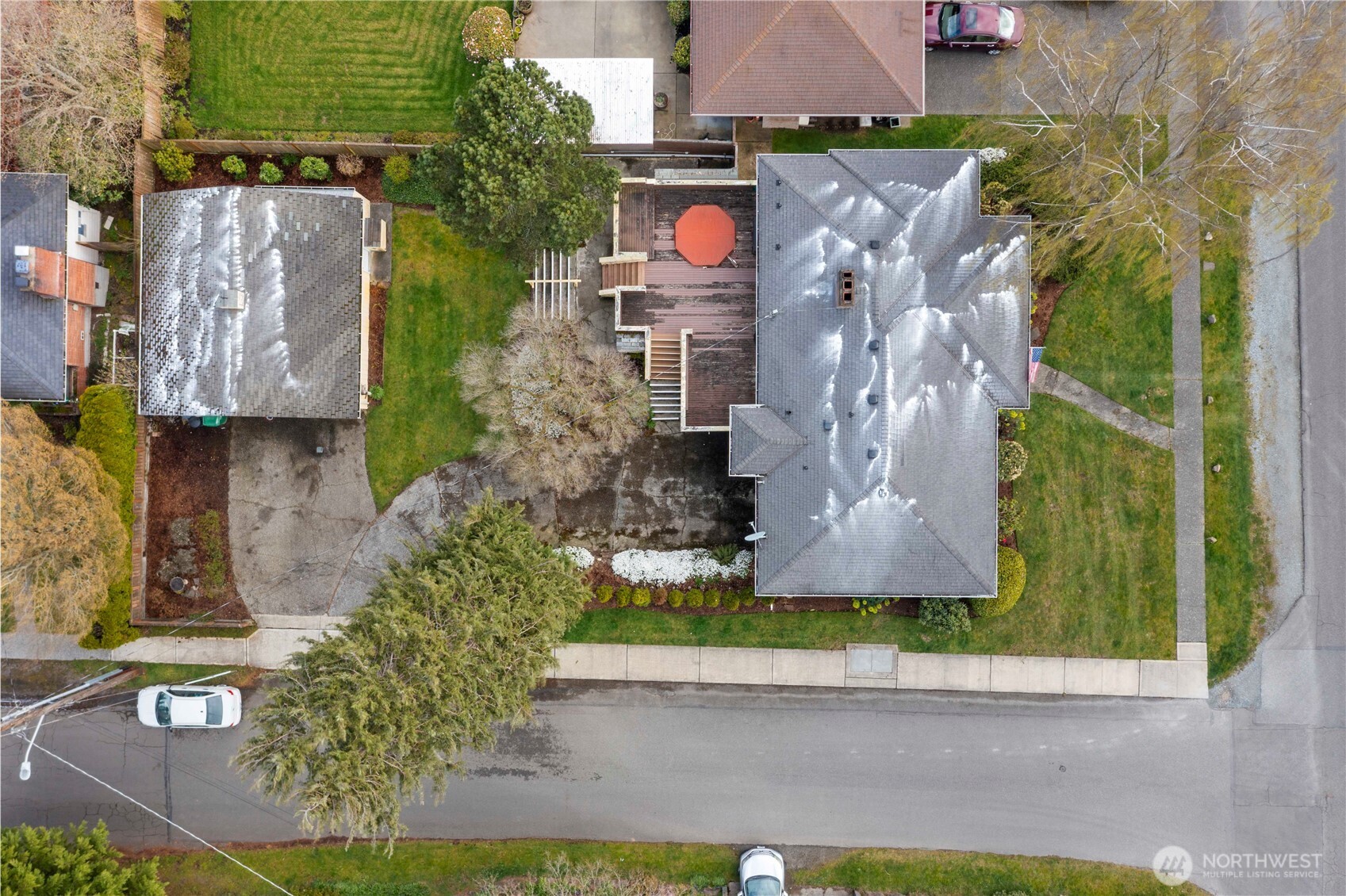 10702 39th Avenue Southwest Seattle, WA 98146 - Photo 37 of 40 a city view with tall buildings