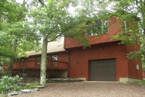 499 Saunders Drive Bushkill, PA 18324 - Photo 1 of 23 main
