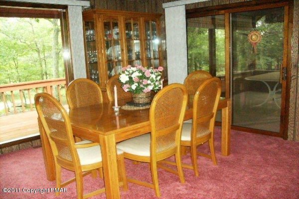 499 Saunders Drive Bushkill, PA 18324 - Photo 12 of 23 dining room