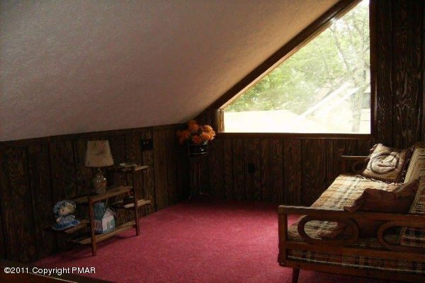 499 Saunders Drive Bushkill, PA 18324 - Photo 15 of 23 loft