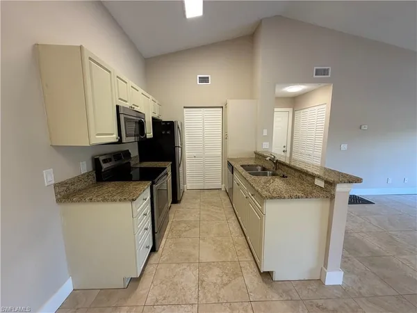 $1,600 | 2070 Arbour Walk Circle, Unit 3224, Naples, FL 34109