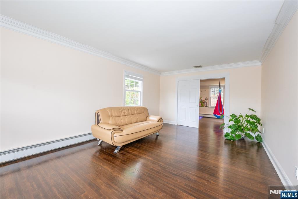 12 Rene Court Wayne, NJ 07470 - Photo 3 of 33