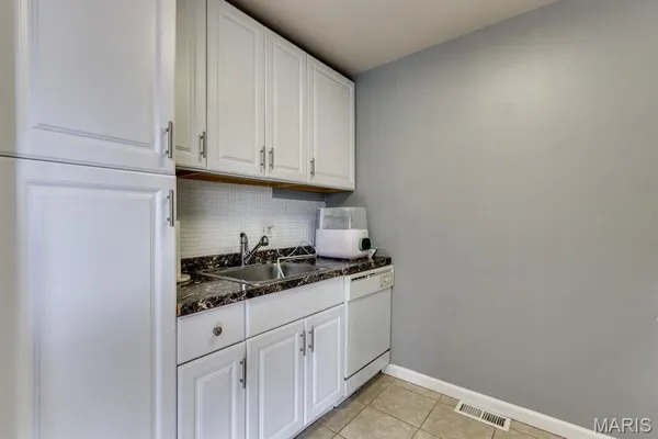 $175,000 | 815 Wendevy Drive, Ballwin, MO 63011