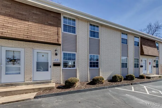 $175,000 | 815 Wendevy Drive, Ballwin, MO 63011