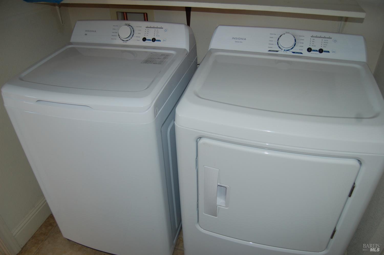 1064 Diamante Rio Vista, CA 94571 - Photo 11 of 14 a utility room with dryer and washer