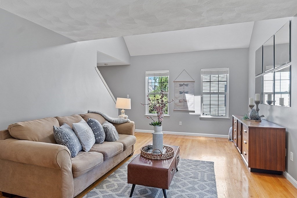 26 Bucklin Road North Andover, MA 01845 - Photo 5 of 40 Gallery Image 5