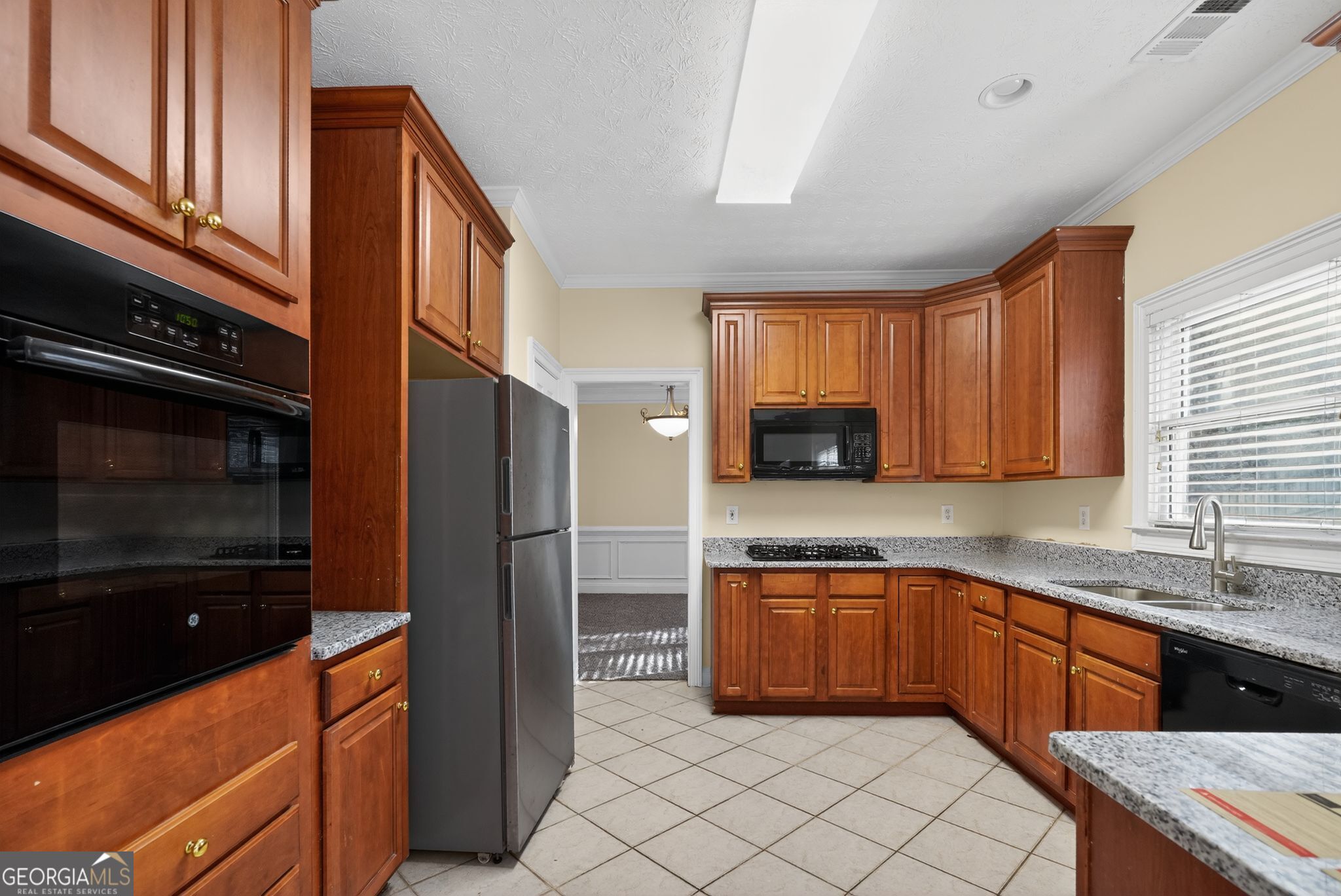 3960 East Saddle Ridge Drive Lithonia, GA 30038 - Photo 15 of 36 a kitchen with a sink a microwave and cabinets