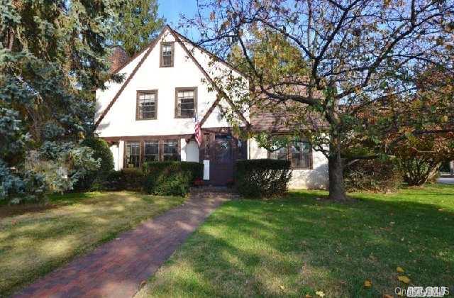 8 Amherst Road Port Washington, NY 11050 - Photo 1 of 1