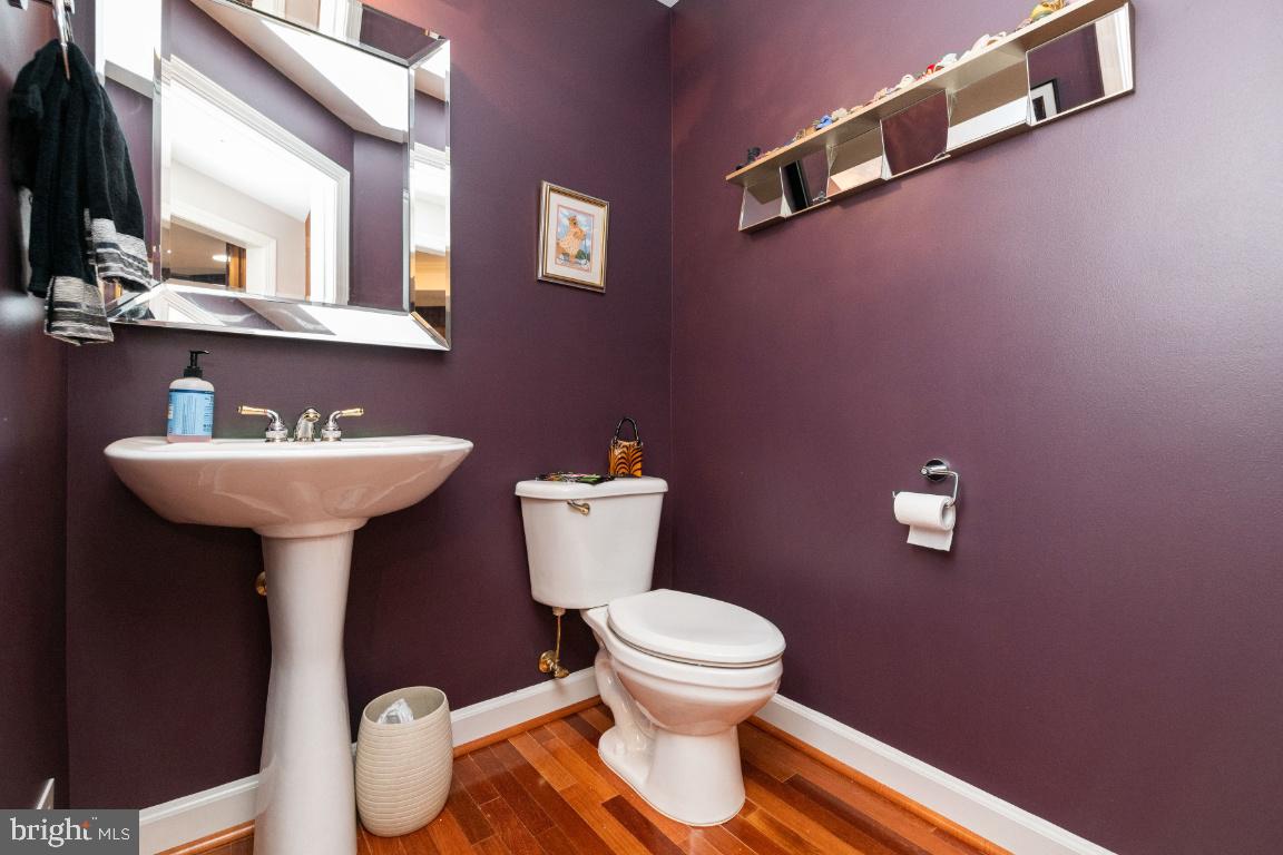 4423 Summer Grape Road Baltimore, MD 21208 - Photo 21 of 55 Main level powder room