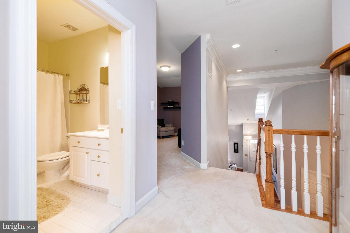 4423 Summer Grape Road Baltimore, MD 21208 - Photo 38 of 55 Second level hall