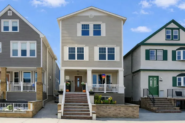 $2,700 | 152 West 9th Street, Unit 1, Bayonne, NJ 07002