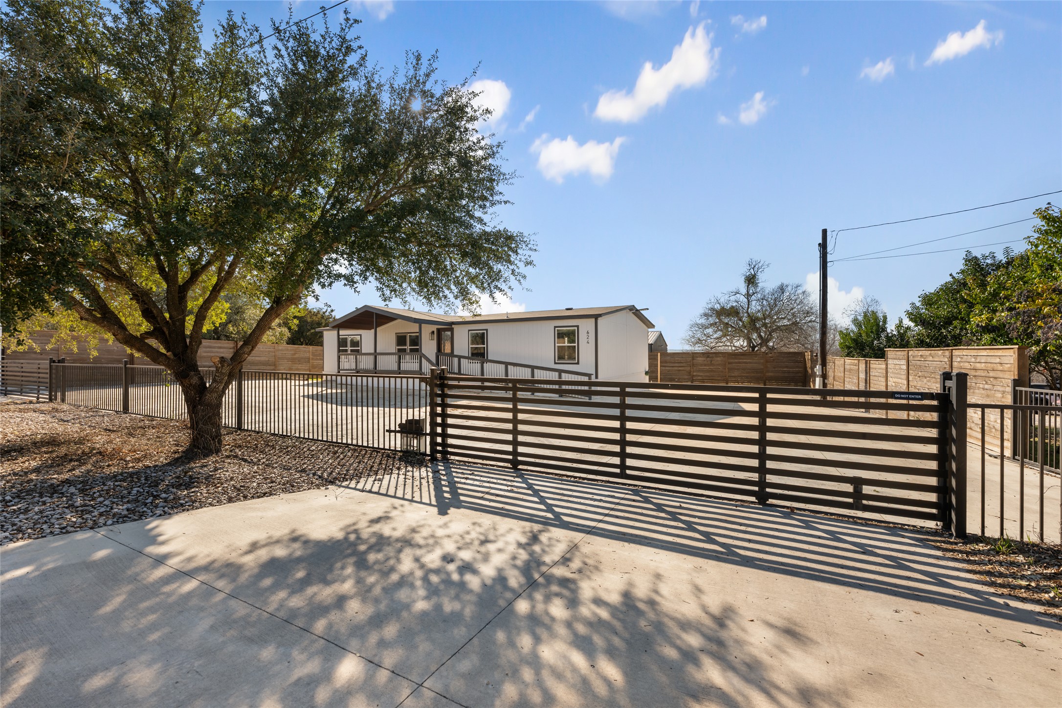 624 South Old Stagecoach Road Kyle, TX 78640 - Photo 2 of 38