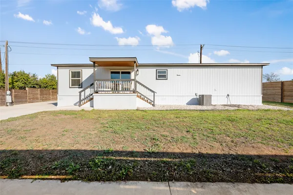 $2,500 | 624 South Old Stagecoach Road, Kyle, TX 78640