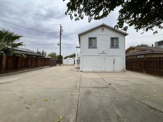 a view of a house with a backyard