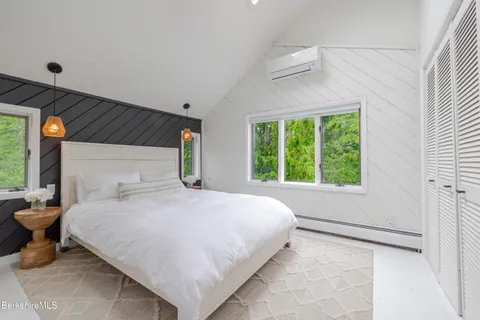 $1,595,000 | 10 Buckingham Lane, Monterey, MA 01245