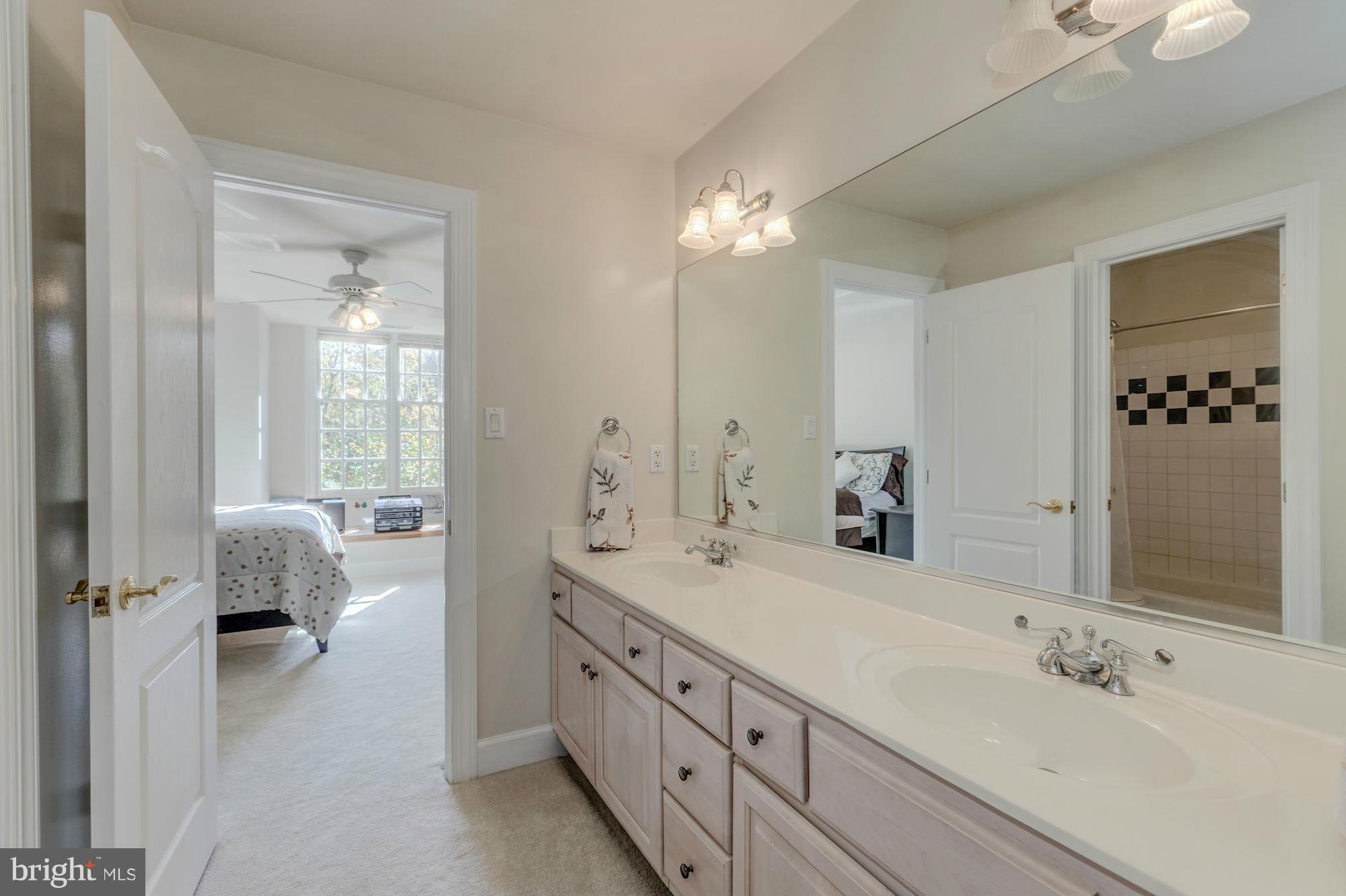 8738 Brook Road McLean, VA 22102 - Photo 20 of 29 Bath