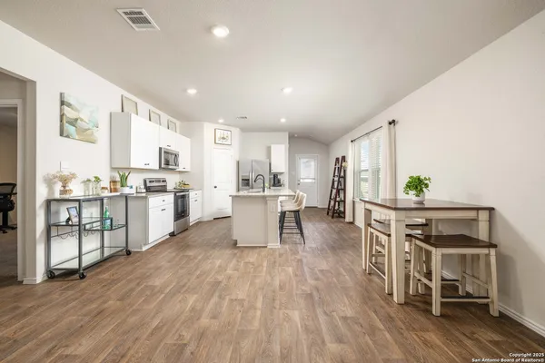 $1,800 | 1708 Chianti Pass, New Braunfels, TX 78130