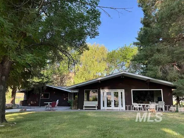 $1,200,000 | 4778 River Road, Buhl, ID 83316