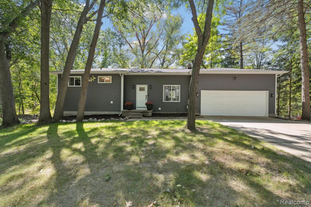 11246 White Lake Road Fenton, MI 48430 - Photo 3 of 41
