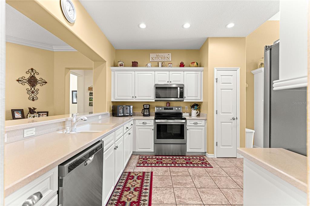 12531 Southeast 93rd Court Road Summerfield, FL 34491 - Photo 10 of 77