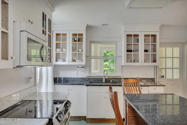 $689,000 | 18 Gaffney Lane, Kinderhook, NY 12106