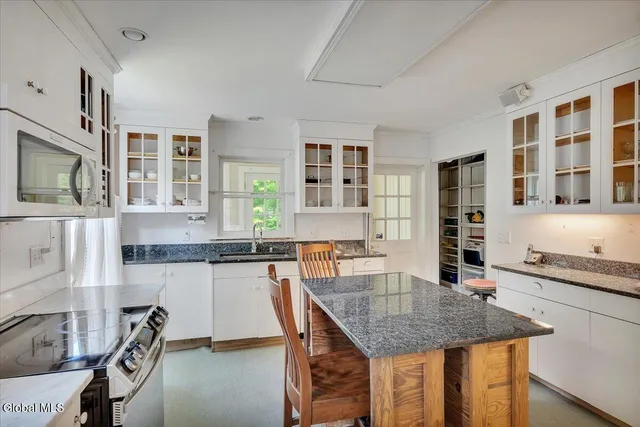 $689,000 | 18 Gaffney Lane, Kinderhook, NY 12106