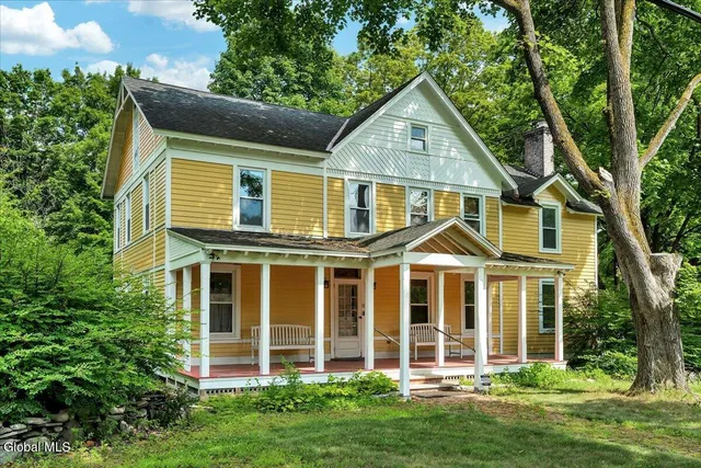 $689,000 | 18 Gaffney Lane, Kinderhook, NY 12106