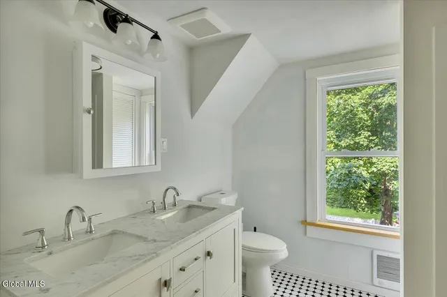 $689,000 | 18 Gaffney Lane, Kinderhook, NY 12106