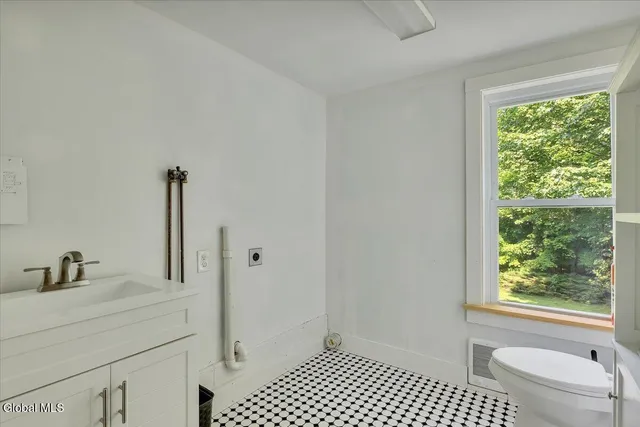 $689,000 | 18 Gaffney Lane, Kinderhook, NY 12106