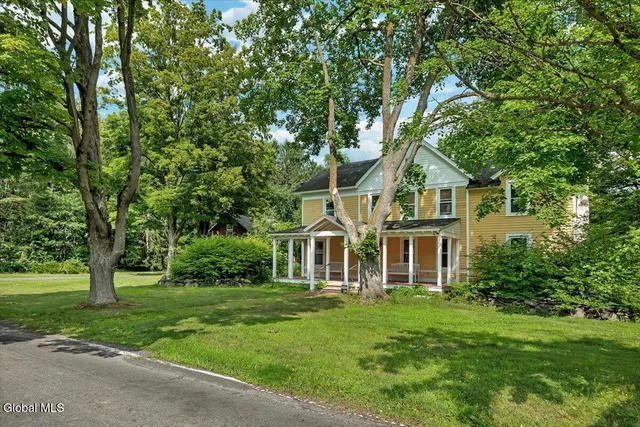 $689,000 | 18 Gaffney Lane, Kinderhook, NY 12106