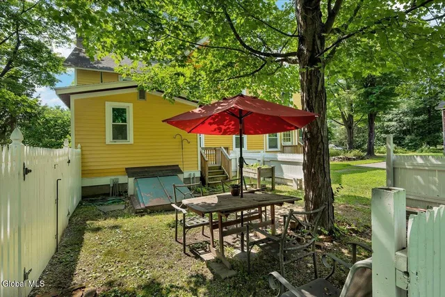 $689,000 | 18 Gaffney Lane, Kinderhook, NY 12106