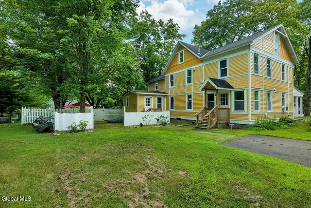 $689,000 | 18 Gaffney Lane, Kinderhook, NY 12106