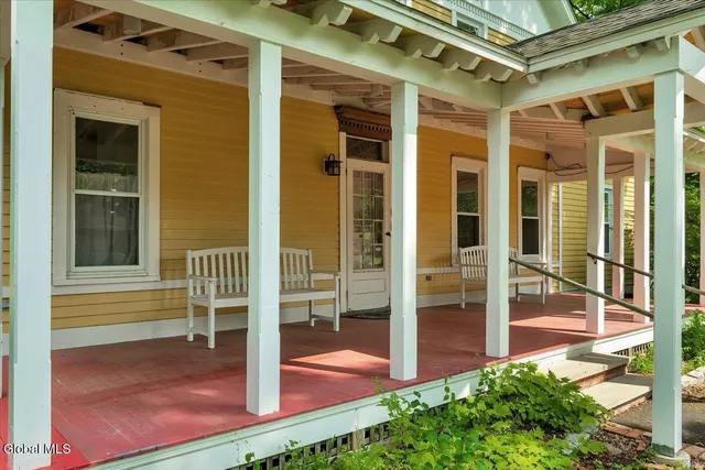 $689,000 | 18 Gaffney Lane, Kinderhook, NY 12106