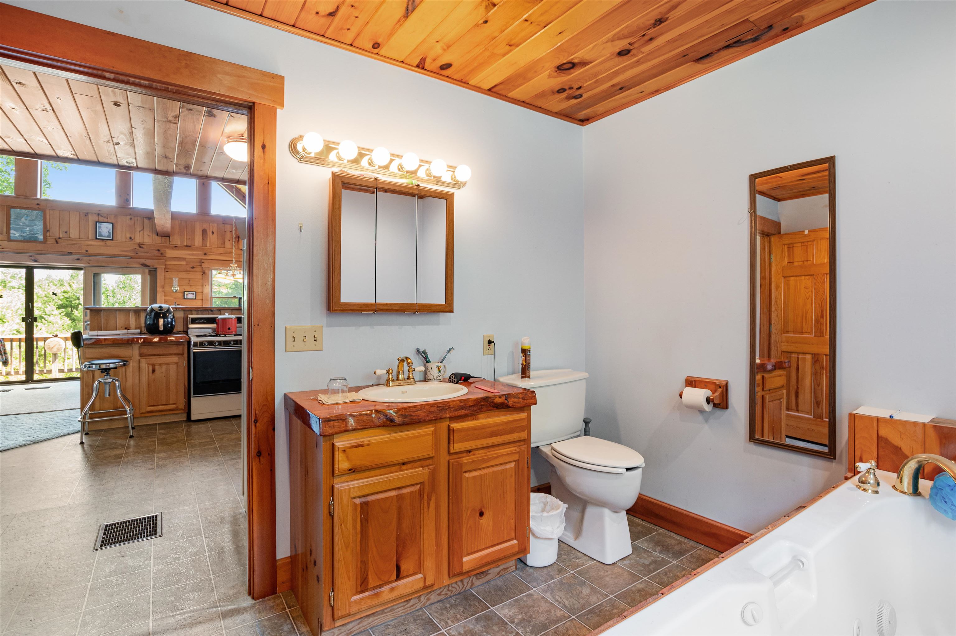 832 West Hill Road St. Johnsbury, VT 05819 - Photo 14 of 47