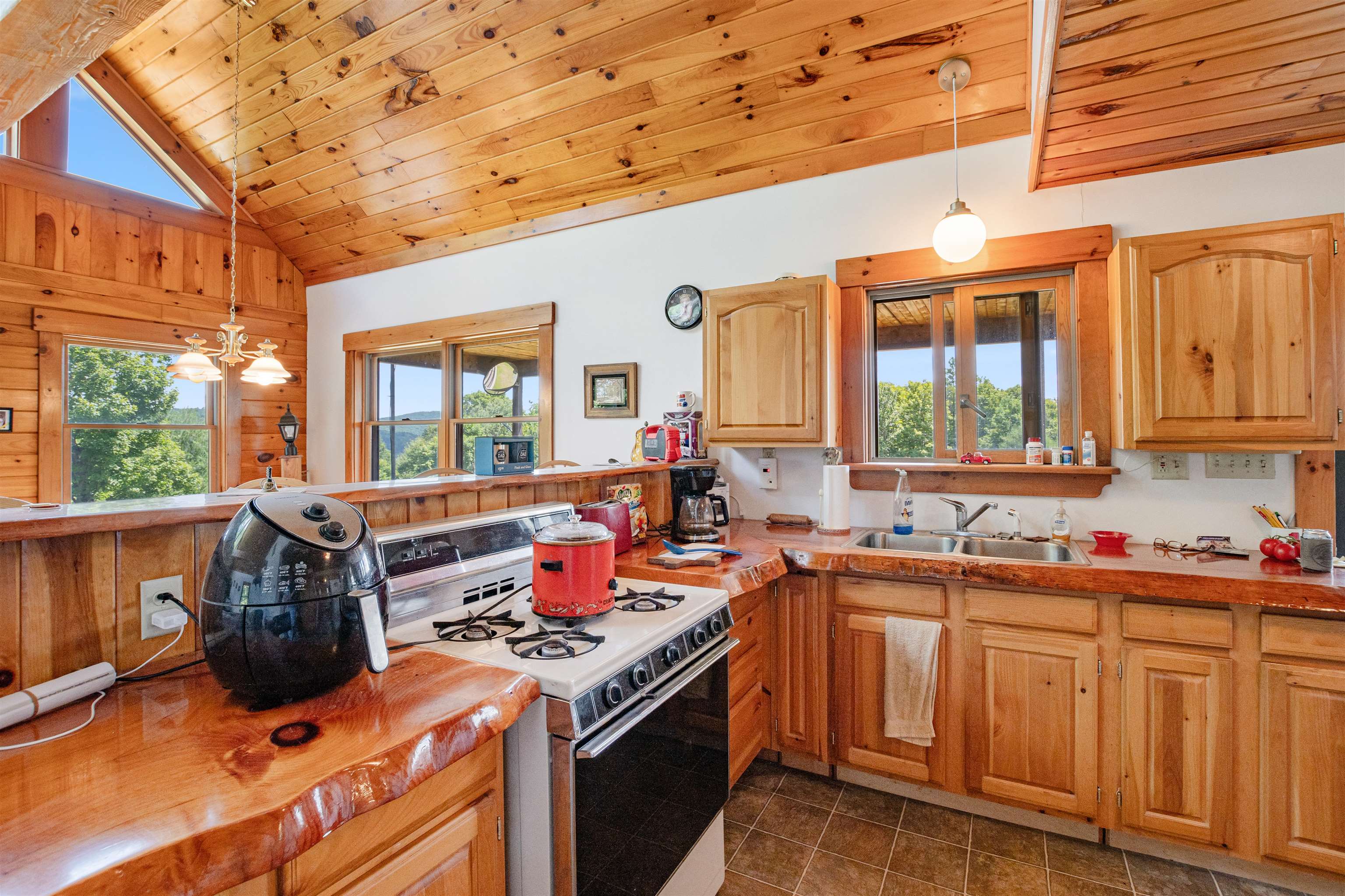832 West Hill Road St. Johnsbury, VT 05819 - Photo 19 of 47