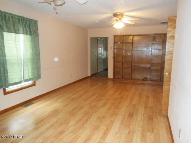210 South Mill Street Flora, IL 62839 - Photo 4 of 50 Gallery Image 4